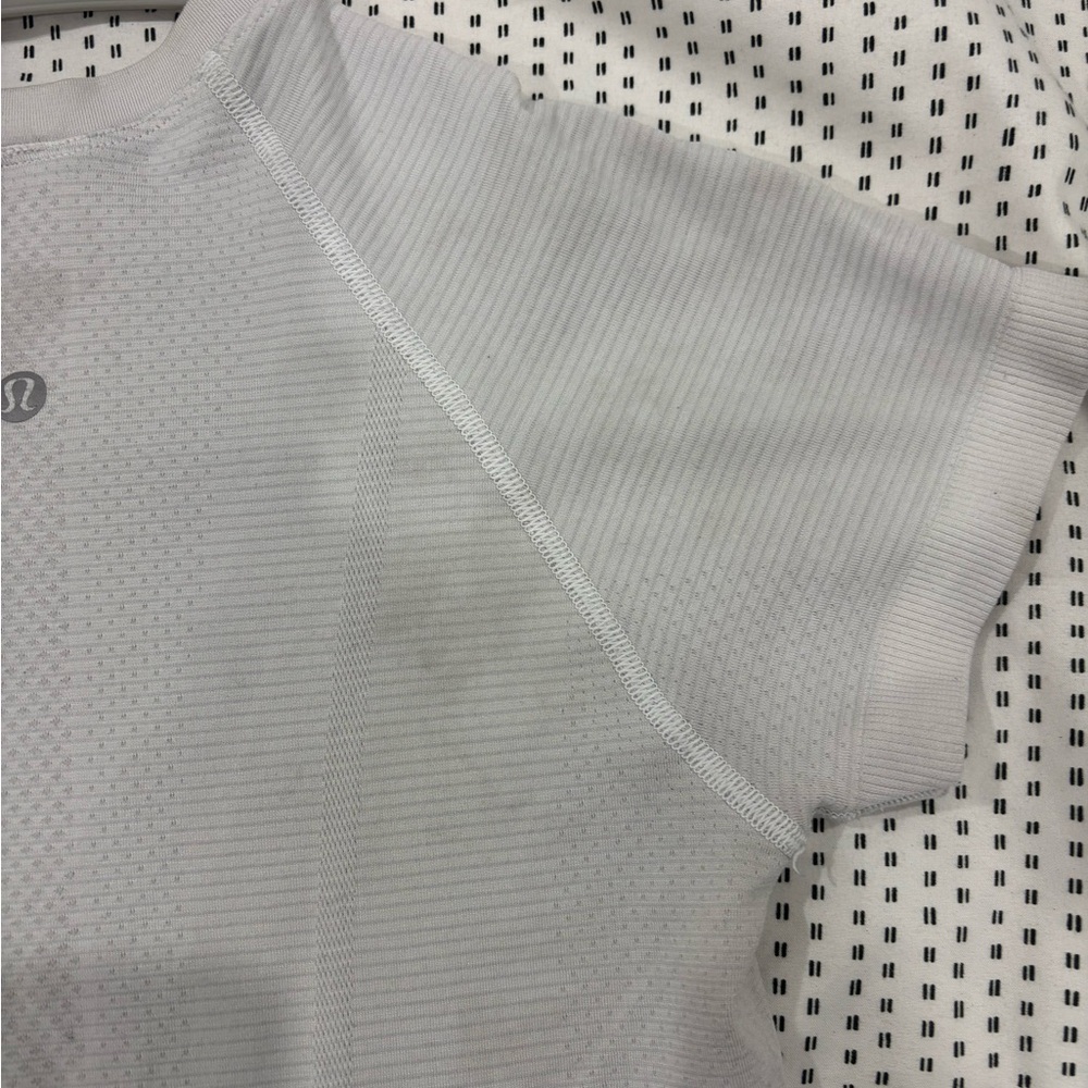 Lululemon swiftly tech size 4 - Picture 4 of 7